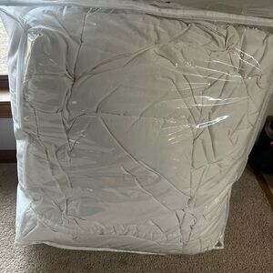 Amazon White Comforter - Soft Plush Down ahhhh-mazing! Cozy